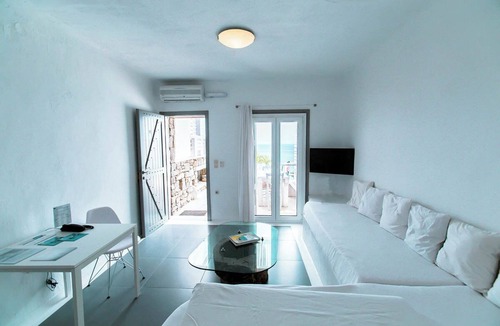 Paradise Hotel | Apartment with Pool & Shared Infinity Pool, Sea View, Pool Bar, Gym
