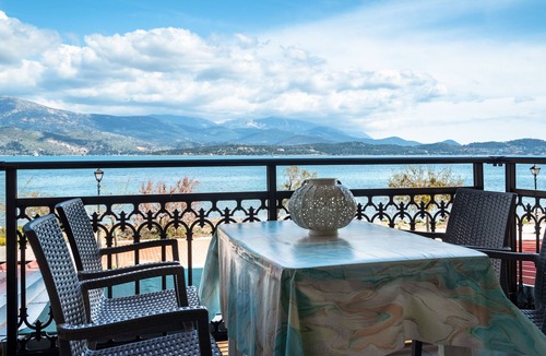 Lixouri Apartment | Apartment "Zois 1" with Sea View, Garden & Wi-Fi