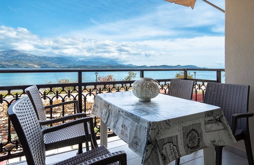 Lixouri Apartment | Apartment "Zois 3" with Sea View, Garden & Wi-Fi