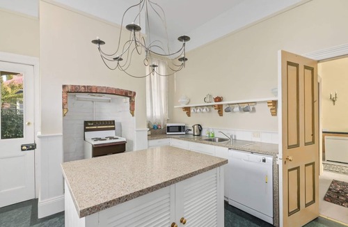Launceston CBD Cottage | Aphrodites love is in the air.