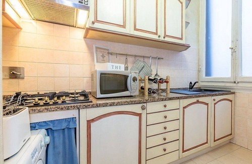 Duomo Apartment | Appartamento Convivio: An elegant and welcoming apartment located in the historic center of Florence, at a short distance from Palazzo Pitti and from Ponte Vecchio (old bridge), with Free WI-FI.