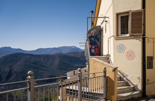Anzi House | Appartamento x 4 con Splendida vista sul Borgo e sui Monti