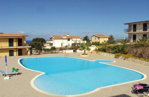 Scalea Apartment | Appartment with communal swimming pool, perfect for couples