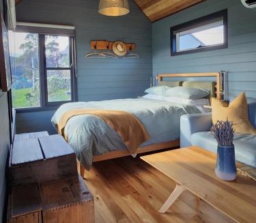 Huon Valley Villa | Appledore - Cabin in the Valley