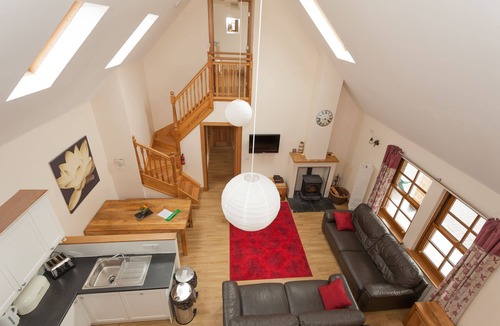 Linlithgow Apartment | Appletree Cottage - sleeps 8 guests in 3 bedrooms