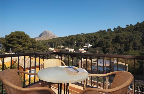 Cala San Vicente House | Apt. Roble with balcony, communal pool, close to the beach 300 m, Wifi