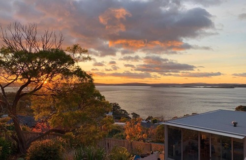 Taroona House | Architectural Glass House with Breathtaking Ocean Views