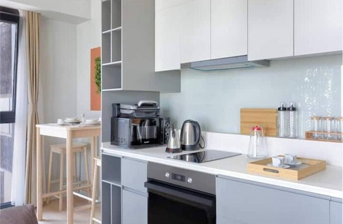 Umraniye Apartment | Aries - Charming Studio Apt w/Balcony Views