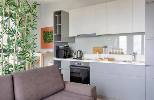 Umraniye Apartment | Aries - Charming Studio Apt w/Balcony Views