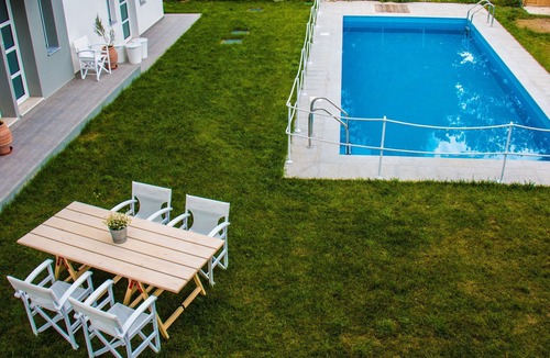 Olympiada Apartment | Aristotelia Gi Ikies - Cozy Pool & Sunny Getaway