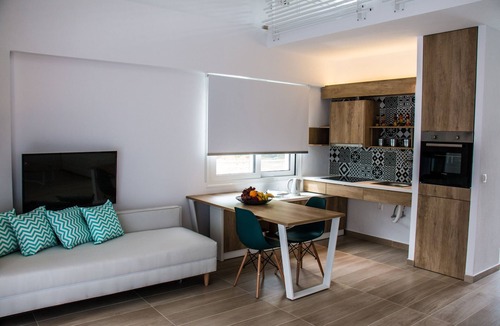 Olympiada Apartment | Aristotelia Gi Ikies - Cozy Poolside Suite