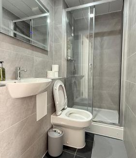 Tollcross House | Armadillo Guest House