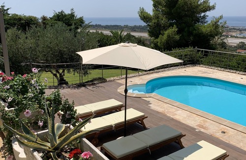 Minia Villa | Armorel Gold is a beautiful villa and studio in a fabulous location.