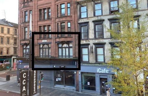 City Centre Glasgow Condo | Art-Filled Sanctuary in Glasgow City