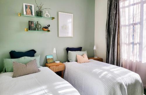 Grey Lynn Cabin | Artist Photographers Home Studio