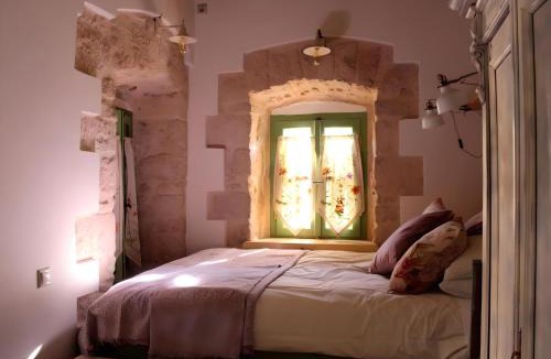 Milos House | Artists' Residence 2 bed, 1 bath