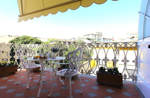 Santa Maria Novella Apartment | ARTWORK APARTMENT IN FLORENCE CITY CENTER
