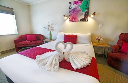 Hamilton Lake Hotel | Ashwood Manor Motor Lodge