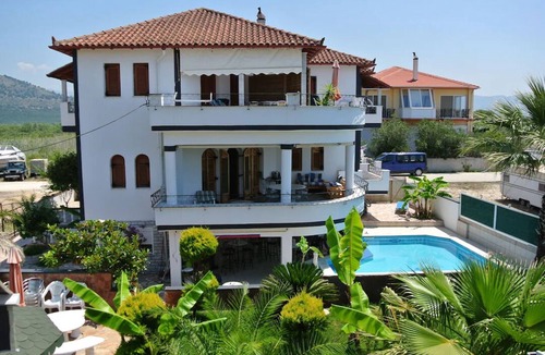 Ammoudia House | Aspri Villa vacation home, only 300 m to the beach