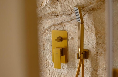 Petroupoli Apartment | Astra Suite Private Cave Shower Experience