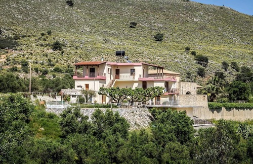 Exopoli Apartment | Astrostudio Chania Holidays Apartments 4 ☀️[ 3Km from sea ] Mountain & Sea view