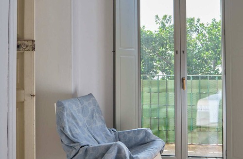 Pizzo Apartment | At 40 meters from the beach, it offers bright rooms with balconies and a private garage.