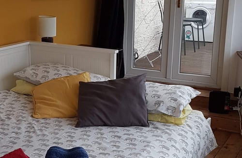 Tollcross Apartment | Auld Pottery - Charming & Central gem in the heart of the city centre