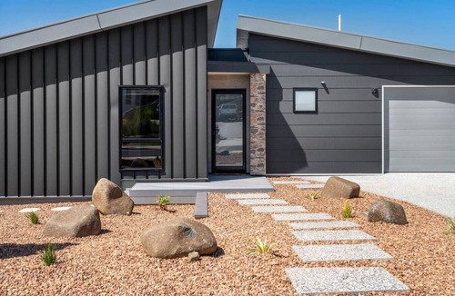 Austins Ferry Apartment | Austins Ferry Haven Modern Waterfront Retreat