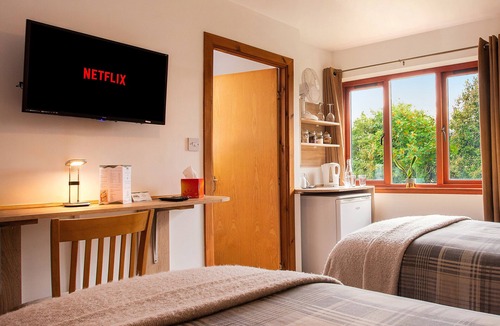 Alness Bed & Breakfast | Available Now | Spacious En-Suite, Wi-Fi + Parking