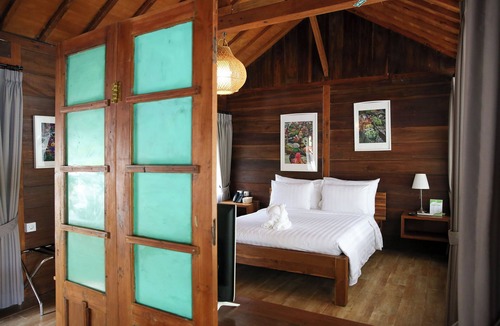 Labuhan Hotel | Avery Coconut Island Waterpark Resort
