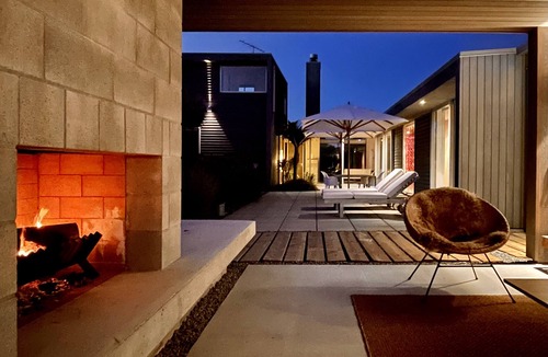 Omaha House | Award Winning Beach House - 100m from Beach