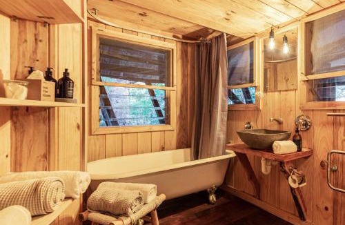 Waiheke Island House | AWAY Treehouse & Forest SPA