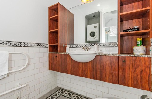 Auckland Central Business District Apartment | Awesome 2BR Apartment Viaduct Harbor - Wifi & Aircon