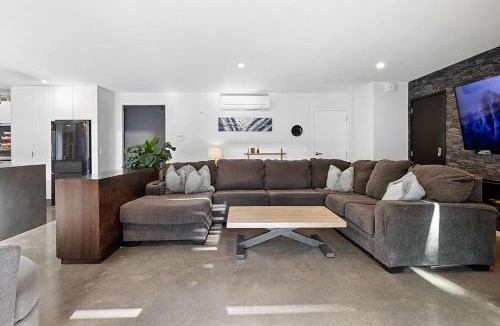 New Plymouth CBD House | Awesome Aubrey