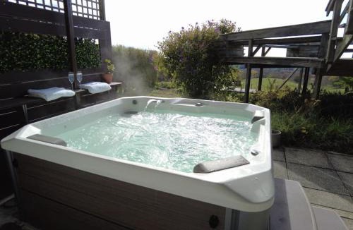 Rotorua House | Aww Sheep-Uninterrupted Panoramic View with Spa