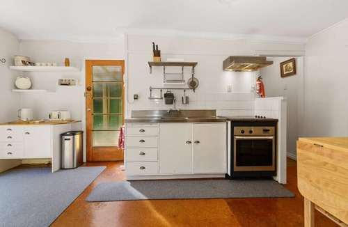 Rotoma Cottage | Back of Beyond Cottage - Lake Rotoehu Holiday Home