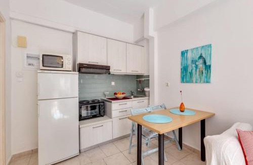 Halepa Apartment | Backyard Art Studio