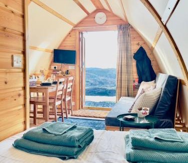 Tarbet Ski Chalet | Badcall Bay Retreat