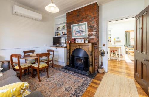 Devonport House | Badger’s Inlet Devonport