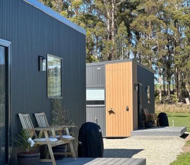 Northern Tasmania House | Badger's View Farmstay GREEN HORNET Cabin