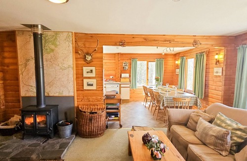 Kingussie Cottage | Balbeag Cottage - Pet friendly Log Cabin