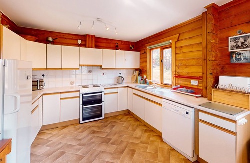 Kingussie Cottage | Balbeag Cottage - Pet friendly Log Cabin