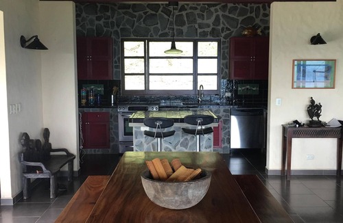 Mercedes House | Bali Dream View, Total Privacy, Pool, Wifi, 30 min to Beach/Waterfall/Ziplining