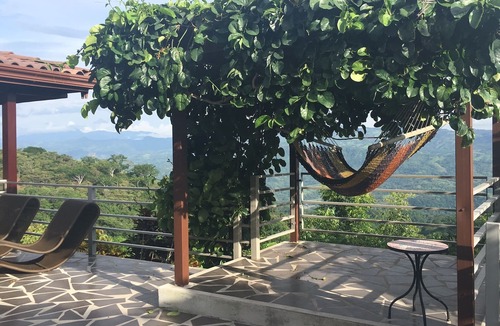 Mercedes House | Bali Dream View, Total Privacy, Pool, Wifi, 30 min to Beach/Waterfall/Ziplining