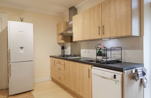 Inverness City Centre Cottage | BALLINREICH, family friendly, with a garden in Inverness