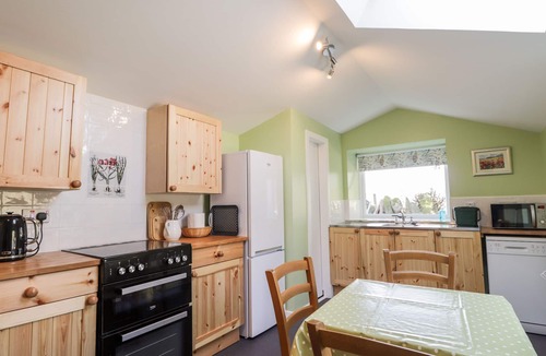 Strathpeffer Cottage | BALNAIRD FARMHOUSE, family friendly, with a garden in Strathpeffer