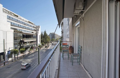 Piraeus Apartment | Baroness Apt Piraeus Ctr 3BR, 2BA, AC, Walk to sea