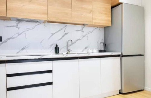 Tirana Apartment | Barrikada-E – Central Apartments with French Balcony in Tirana