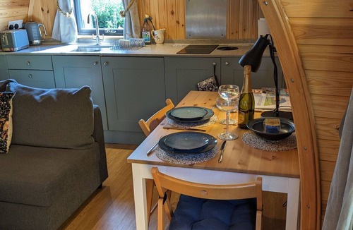 Dunbar Cabin | Bass Rock Pod - Luxury King Size Bed - Sea View