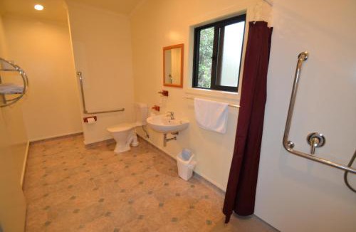 Haast Hotel | Bay Road Motels